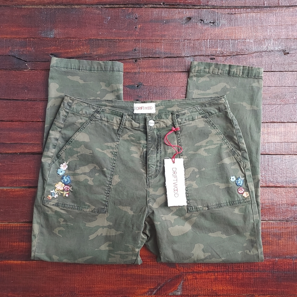 DRIFTWOOD Camouflage Straight Leg Jeans size 31 & 30 - Picture 2 of 12